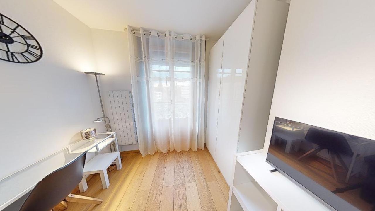 Charming 5th-floor In Vibrant Eaux-vives - Ja9-5