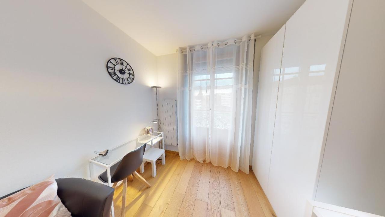 Charming 5th-floor In Vibrant Eaux-vives - Ja9-5