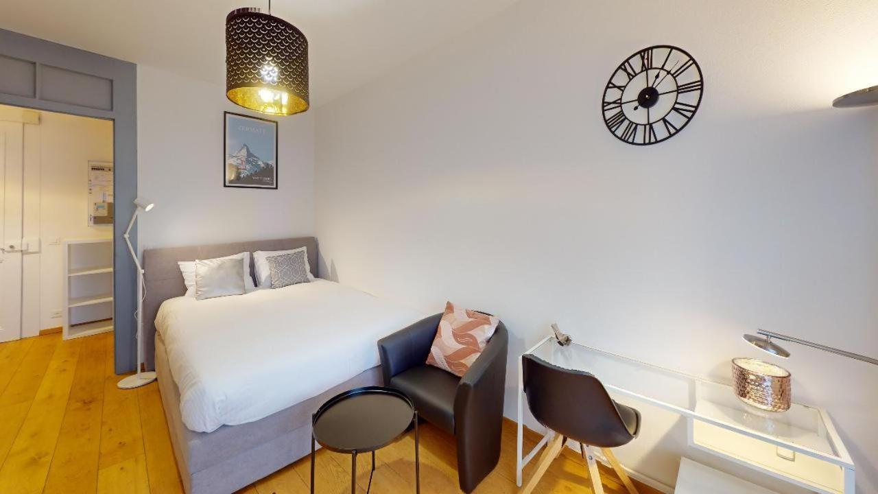 Charming 5th-floor In Vibrant Eaux-vives - Ja9-5 Appartamento
